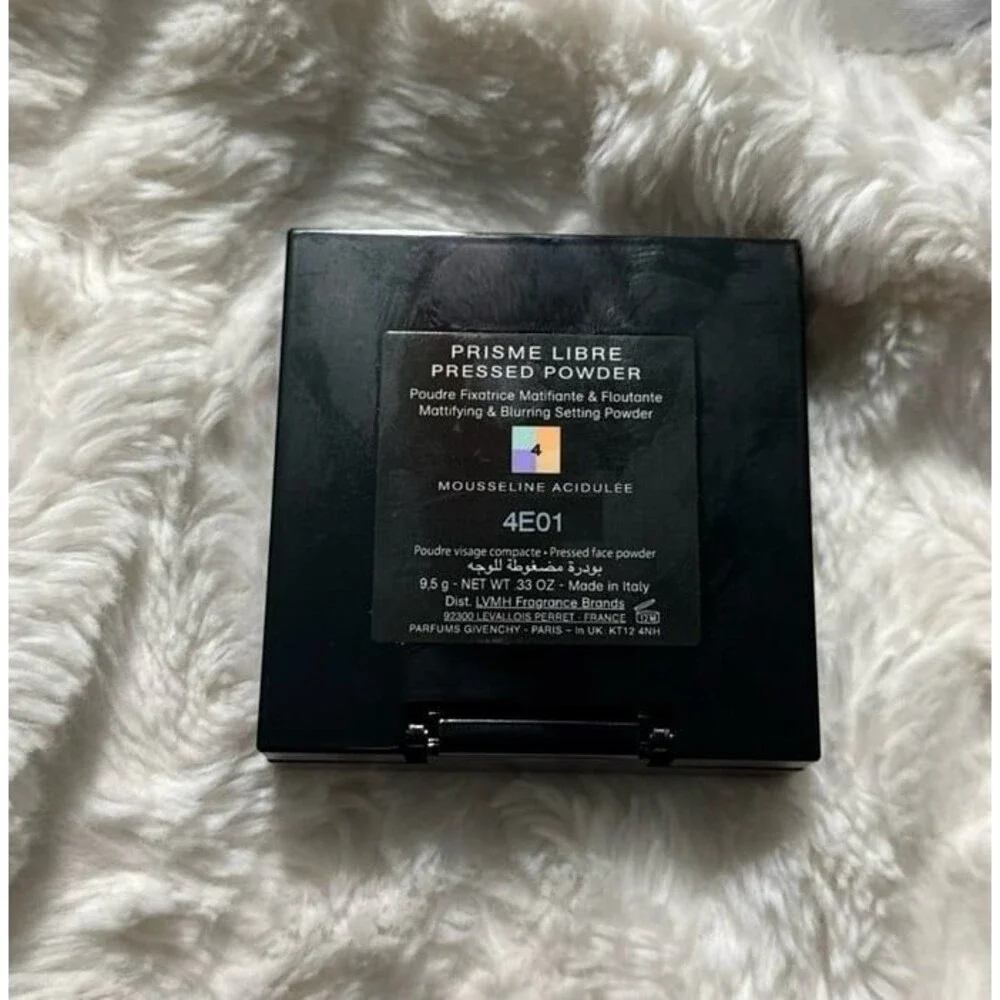 Givenchy Prisme Libre 4-Color Pressed Powder 04 Mousseline Acidulee